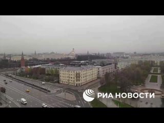 Сильный туман опустился на Москву: густая дымка, в частности, окутала улицы на юго-западе и западе столицы, в Беляево видимость