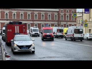 В Петербурге пассажирский автобус слетел с Поцелуевого моста в Мойку  четверо человек погибли