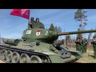 Ветеран-танкист Иван Голощапов и танк Великой Отечественной Т-34-85