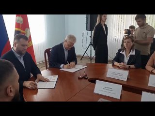 Церемония подписания соглашения о сотрудничестве между муниципальным округом муниципальное образование Краснодонский муниципальн