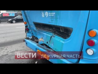 На Волгоградском проспекте грузовик въехал в рейсовый автобус