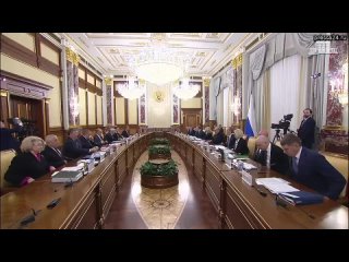 Премьер-министр России Михаил Мишустин во время встречи с фракцией КПРФ, начавшейся с минуты молчани