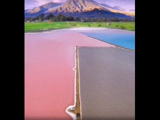 Трехцветное озеро