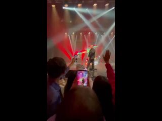 Султан Лагучев исполняет свой главный хит «Горький вкус» на концерте в Барнауле