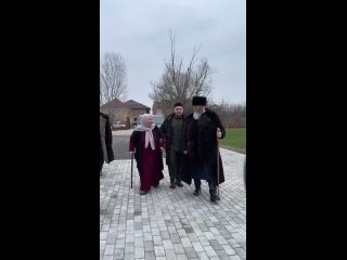 Муфтий Чеченской Республики Салахь-Хаджи Межиев и члены его семьи проголосовали на выборах Президента России на избирательном уч