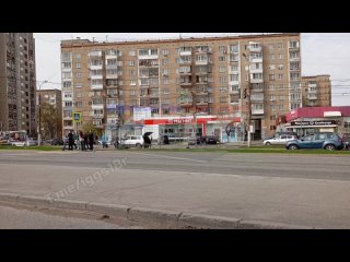 Около 13:30 момент ДТП с наездом на пешехода-школьника на ул. Ленина, возле ост. Маслюкова (Ижевск)