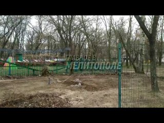 В мелитопольском парке Горького восстановят качели