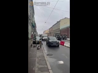 На Садовой улице участок трамвайных путей оградили для ремонта, передает корреспондент «Фонтанки»