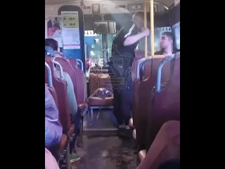 В Воронеже случился серьёзный  националистический скандал. Там в одном из автобусов скинхед достал нож и выгнал мигранта. Прич