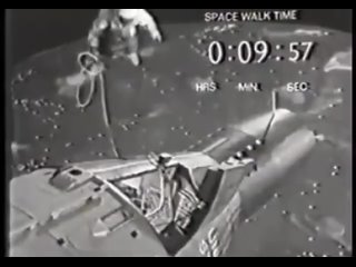 Выход американского астронавта в открытый космос