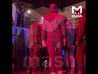 Рэпера Платина задержали во время концерта в томском клубе Face