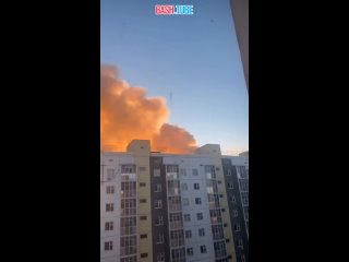 🇷🇺 Мощный пожар охватил мебельный склад в Якутске
