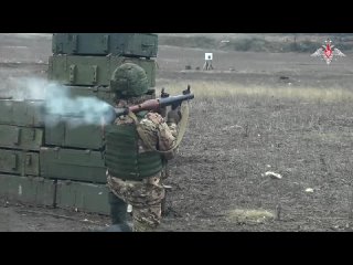 Тренировки гранатомётчиков армейского корпуса группировки войск «Восток»