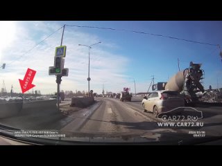 В Тюмени лошадь выбежала на дорогу, повредила автомобили и попала под фуру