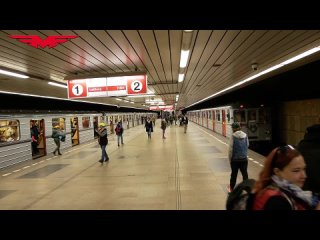 поезд метро 81-717/714 номерной и ЕЧ3 в метро Праге