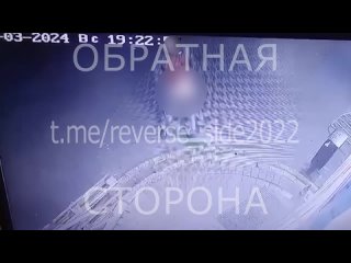 ⚡️В Шклове пьяный мужик потряс🍌 у входа в магазин, а затем справил естественную нужду