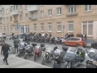 ⭕️Il y a quelques jours un migrant a assassiné un jeune motard russe à Moscou puis s’est enfui avec l’aide de 3 complices et trè