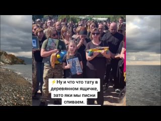 Трое милых белых малышей и еще один на подходе! Папа служит на флоте! Иконы на стене! Российские группы ВКонтакте и Telegram пол