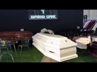 Московское похоронное бюро представило гроб за скромные 4,5 млн рублей.