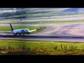 Avin de carga Boeing aterriza de emergencia en Estambul