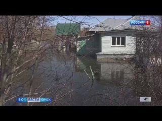 В Омске большая вода ушла с улиц города, но пришла в частный сектор