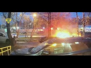 Момент поджога автомобиля в Зеленограде