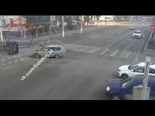 В Сети появилось видео момента ДТП с Mercedes депутата в Волгограде