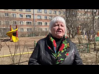Жители дома по ул. Ермаковской просили подрезать деревья возле дома