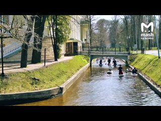 Несколько каналов Каменного острова, реки Крестовка и Большая Невка сегодня уже покорились сотне сап-сёрферов — тепло, солнечно,