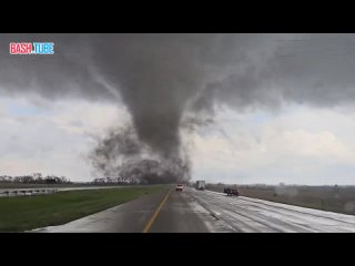 🇺🇸 Торнадо и разрушительные грозы пронеслись по центральной части Соединенных Штатов