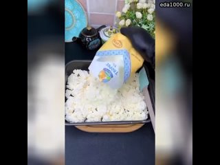 Творожная запеканка из детского садика  Ингредиенты:  творог 1 кг сметана 80 гр яйца 1-2 шт сахар 6