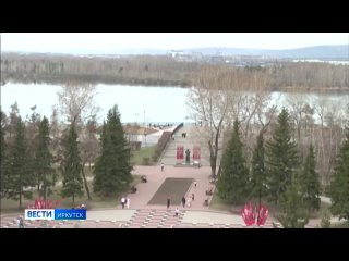Копию Знамени Победы установили в Иркутске на здании областного правительства