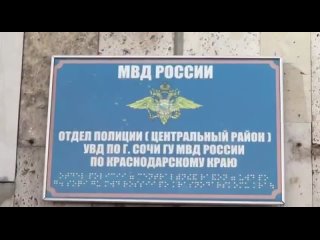 Вежливый грабитель пытался украсть золотой браслет, давя на жалость