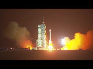 Китай отправил экипаж из трех человек на свою орбитальную космическую станцию