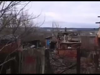 Удивительно, украинская бабка, у которой развалился от ветхости дом, туалет на улице без крыши, забор упал, нет воды и газа, рас
