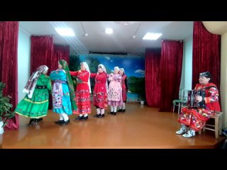 Танец в исполнении народного коллектива фольклорного ансамбля “Ляйсан“