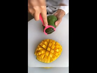 Красиво нарезаем манго - так и просится на стол 😋