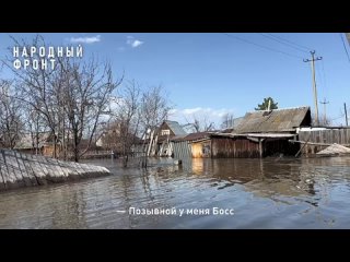 Se fizeres o bem, ele voltar: um soldado de Pskov ajuda os habitantes de Kurgan a combater as inundaes durante a noite