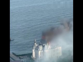 В Одессе после обстрела горит Замок Гарри Поттера