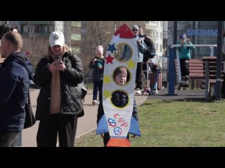 Участники акции «Стартует ракета» в Веряжском парке устроили зрелищное шоу