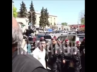 Глава Тавушской епархии ААЦ приехал в Ноемберян, где в ходе акции протеста произошла небольшая стычка