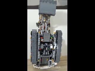 Детализированныи конструктор Lego Technic на четыре тысячи деталеи