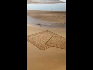 Создание удивительных узоров на песке