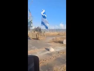 Бронетехника израильской армии вышла на границу с Египтом после взятия под контроль КПП Рафах в секторе Газа.