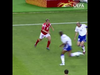 Финт Зидана в матче ЕВРО-2004 со Швейцарией