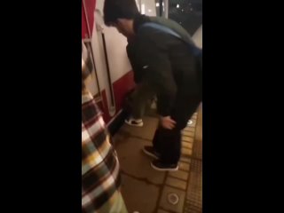 Пьяного мужчину зажало между платформой и поездом на станции Щербинка ND