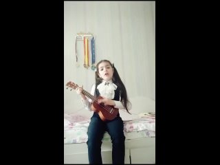 Видео от Уроки игры на укулеле и гитаре