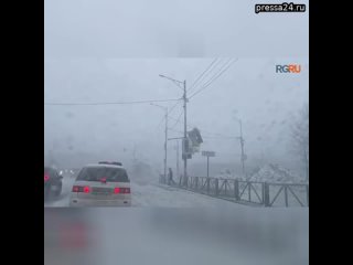 На Камчатку пришел мощный циклон с ветром до 50 м/с  Петропавловск-Камчатский оказался в центре цикл