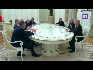 Противнику не удастся запугать российский народ, заявил Владимир Путин на встрече с главами фракций