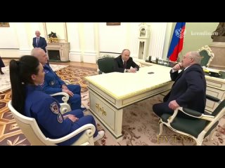 Путин поздравил ямальцев с золотой свадьбой